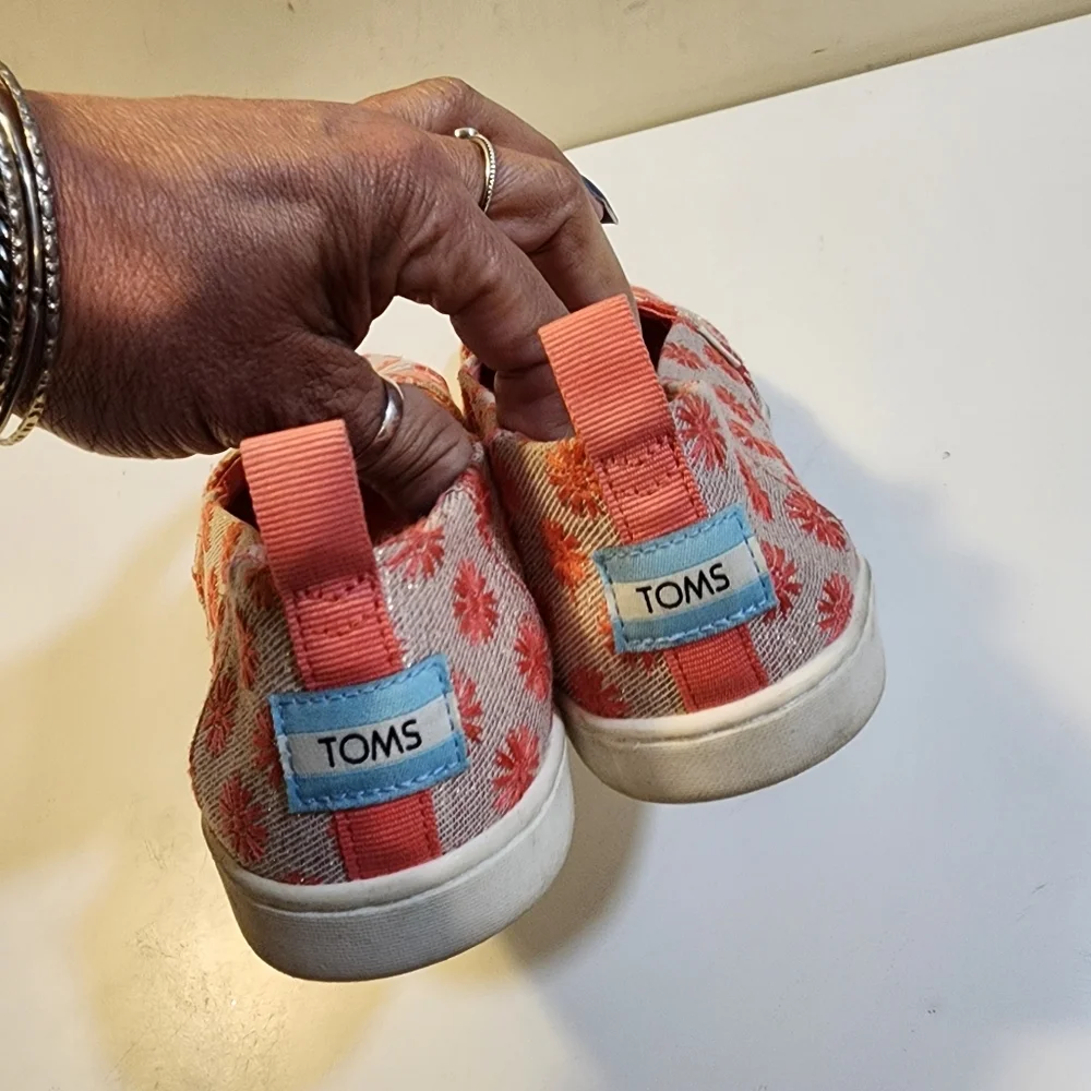 TOMS Floral Embroidered Slip-On Espadrilles Size Y6 Futs 8.5